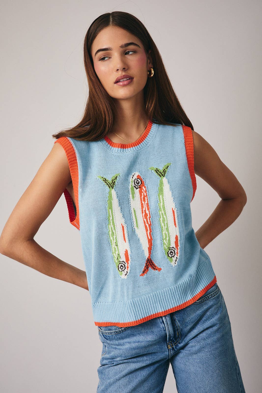 ROUND NECK 'FISH' GRAPHIC SWEATER VEST: LT BLUE / S